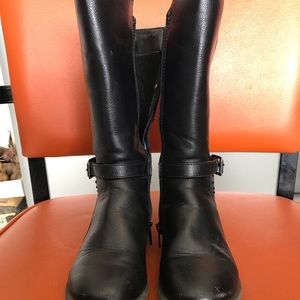 Children’s place black boots size 11